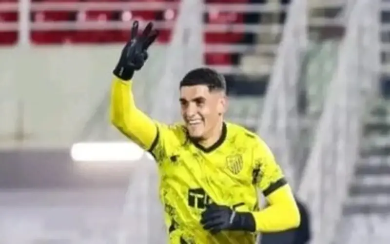 زوجة سفيان بنجديدة تفرض فيتو مفاجئاً على انتقال اللاعب إلى النادي الأهلي
